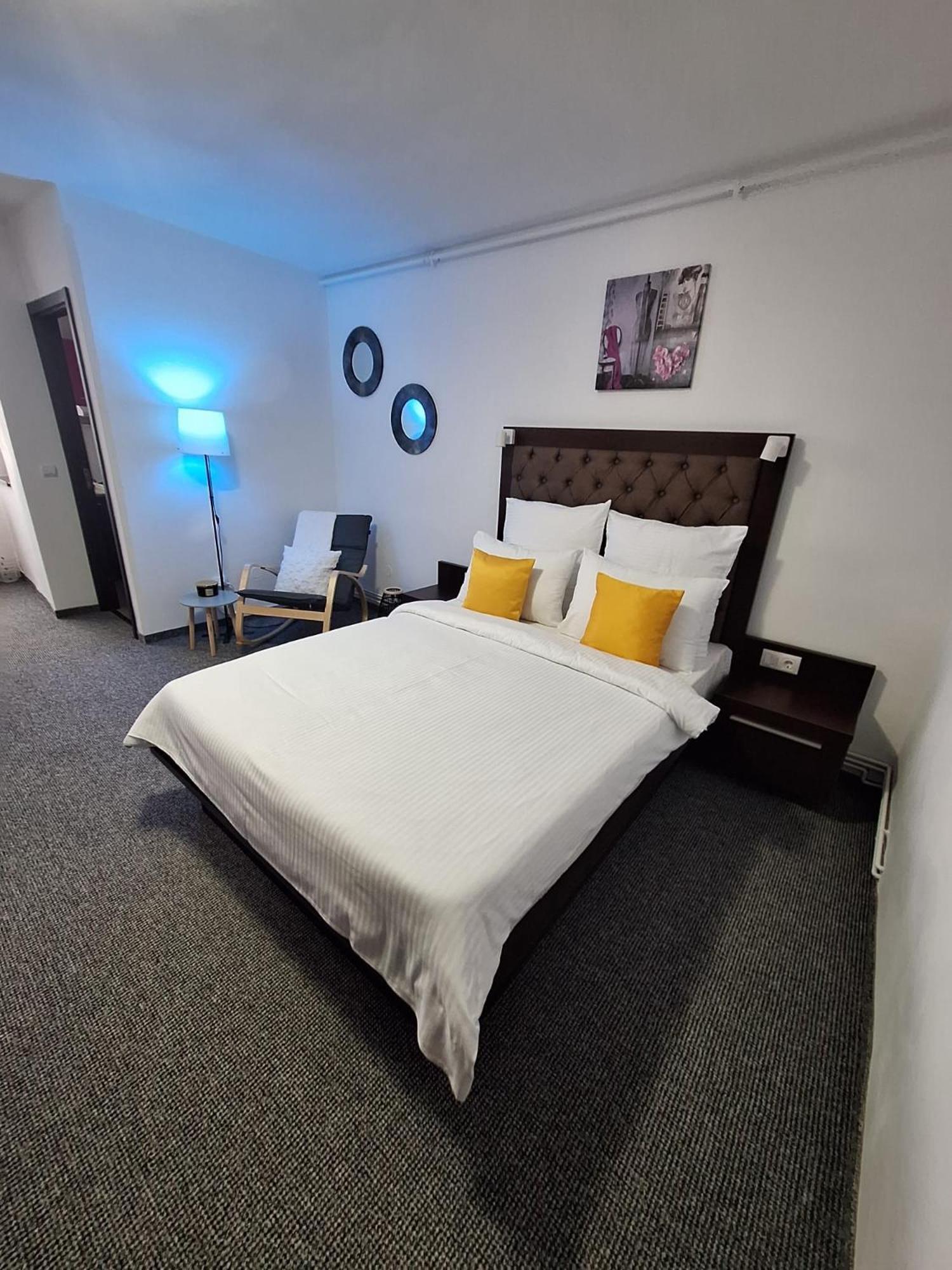 Onyx - Radiance Apartment